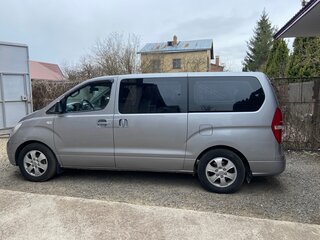 2011 Hyundai Grand Starex I, серый, 900000 рублей, вид 3