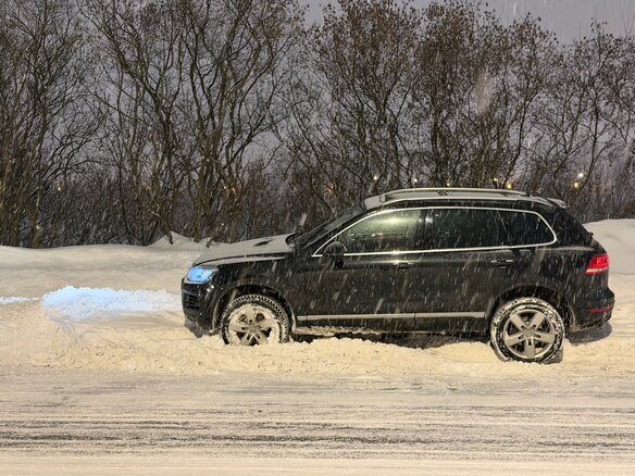 2010 Volkswagen Touareg II, чёрный, 2450000 рублей - вид 8