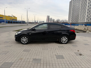 2013 Hyundai Solaris I, чёрный, 890000 рублей, вид 4