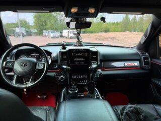 2021 Ram 1500 Quad Cab eTorque V, красный, 7300000 рублей, вид 5