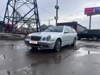 2000 Mercedes-Benz E-Класс 220 II (W210, S210) Рестайлинг, серебристый, 940000 рублей, вид 2