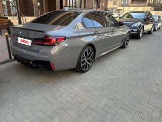 2020 BMW 5 серии 530d xDrive VII (G30/G31/G38) Рестайлинг, серый, 6390000 рублей, вид 4