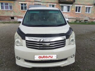 2013 Toyota Noah II (R70), белый, 1450000 рублей, вид 3