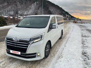 2022 Toyota Granvia II, белый, 6000000 рублей, вид 1