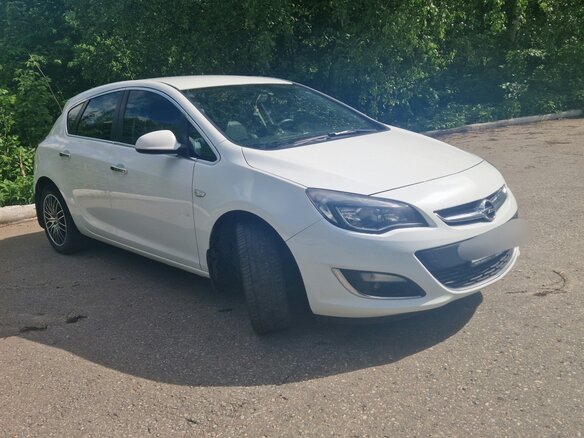 2013 Opel Astra J Рестайлинг, белый, 760000 рублей - вид 3