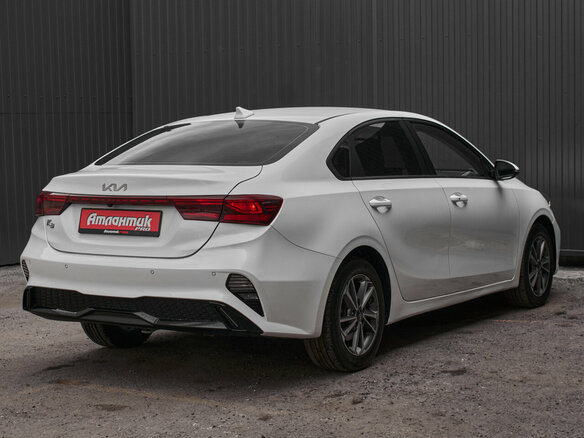2021 Kia K3 II Рестайлинг, белый, 1725000 рублей - вид 4