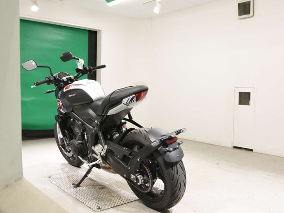 2024 Triumph Trident 660, белый, 490300 рублей - вид 5