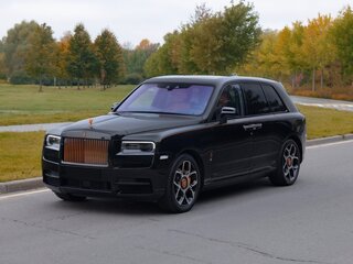 2021 Rolls-Royce Cullinan Black Badge I (Series I), чёрный, 37000000 рублей, вид 2