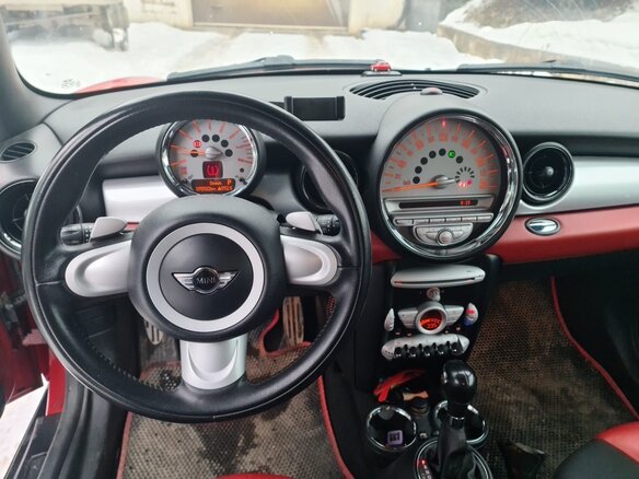 2008 Mini Hatch Cooper S II (R56), красный, 1050000 рублей - вид 6