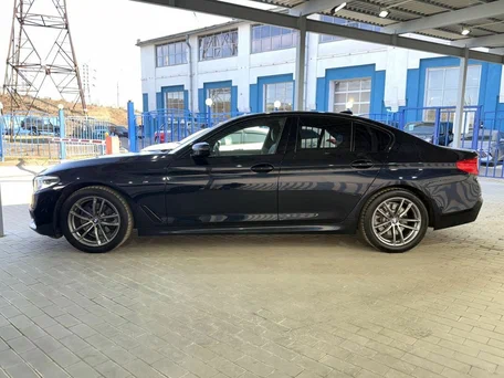 2019 BMW 5 серии 520d xDrive VII (G30/G31/G38), чёрный, 3800000 рублей, вид 2
