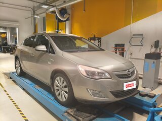 2011 Opel Astra J, бежевый, 550000 рублей, вид 2