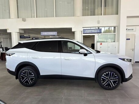 2026 Omoda C7, белый, 3099000 рублей, вид 4