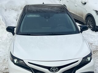 2021 Toyota Camry VIII (XV70) Рестайлинг, белый, 2485000 рублей, вид 2