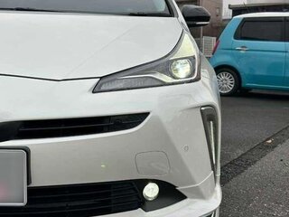 2022 Toyota Prius IV Рестайлинг (XW50), белый, 1584000 рублей, вид 3