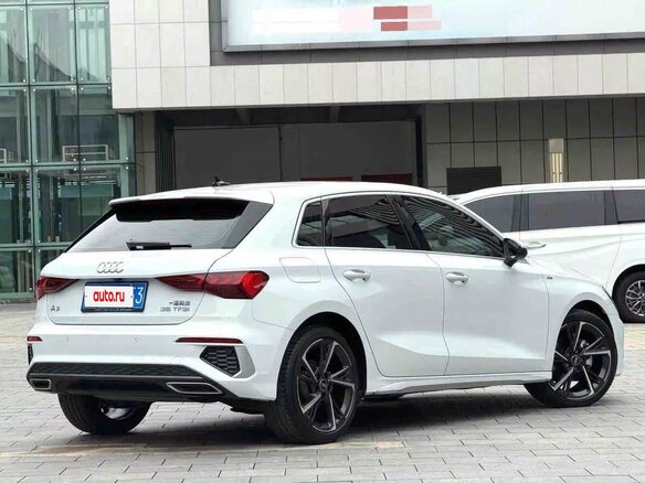 2023 Audi A3 Sportback 35 TFSI IV (8Y), белый, 2200000 рублей - вид 2