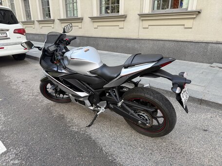 2020 Yamaha YZF-R3, серебристый, 495000 рублей, вид 4
