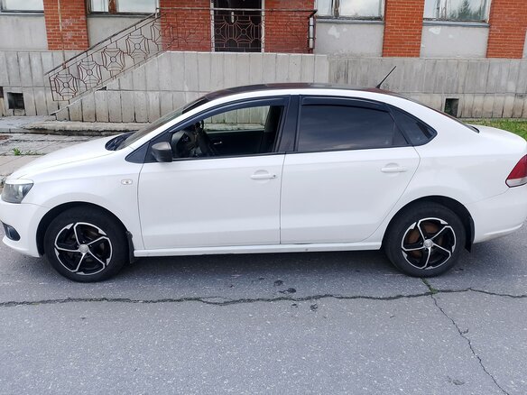 2011 Volkswagen Polo V, белый, 410000 рублей - вид 1