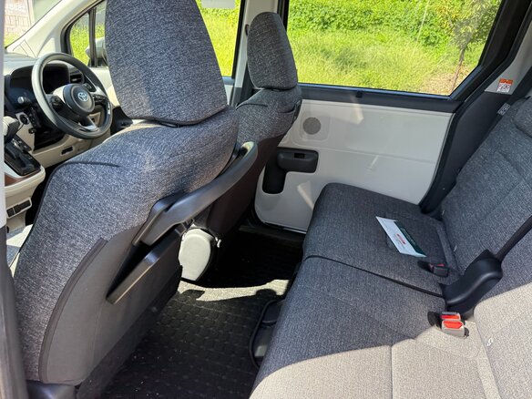 2022 Toyota Sienta III, коричневый, 1350000 рублей - вид 13
