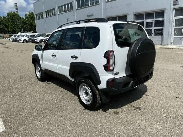 2026 Lada (ВАЗ) Niva Travel I Рестайлинг, белый, 1528000 рублей - вид 3