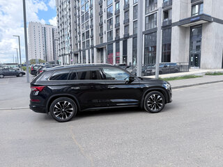2023 Skoda Kodiaq I Рестайлинг, чёрный, 4490000 рублей, вид 4