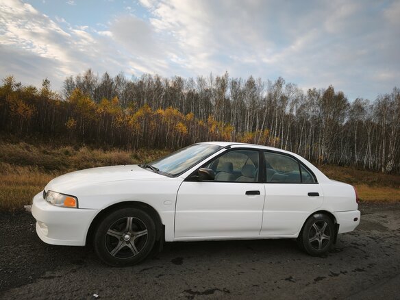 2000 Mitsubishi Mirage V, белый, 280000 рублей - вид 4
