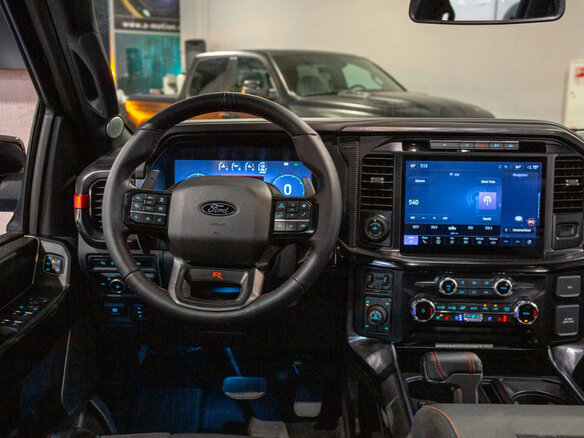 2025 Ford F-150 Raptor XIV Рестайлинг, красный, 18698000 рублей - вид 18