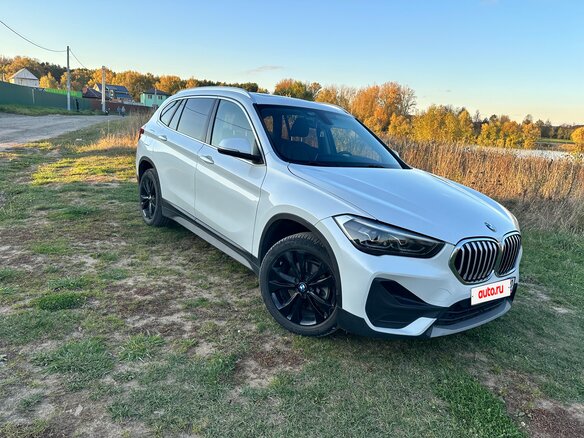 2020 BMW X1 Long 20Li sDrive II (F48) Рестайлинг, белый, 2890000 рублей - вид 2