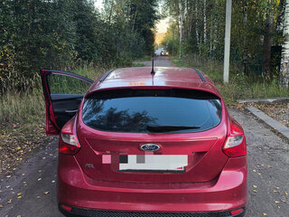 2011 Ford Focus III, красный, 560000 рублей, вид 4