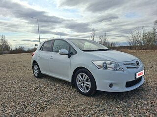 2010 Toyota Auris I Рестайлинг, белый, 650000 рублей, вид 5