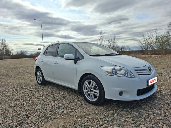 2010 Toyota Auris I Рестайлинг, белый - вид 4