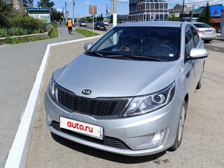 2013 Kia Rio 5-speed III, серебристый, 890000 рублей, вид 2