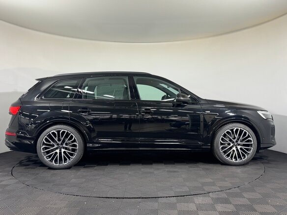 2026 Audi Q7 45 TFSI II (4M) Рестайлинг 2, чёрный, 11750000 рублей - вид 4