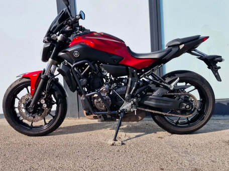 2016 Yamaha MT-07 (FZ-07), красный, 780000 рублей, вид 1