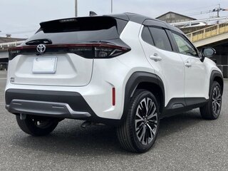 2023 Toyota Yaris Cross I, белый, 1406000 рублей, вид 3