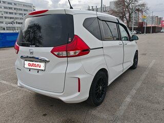 2021 Honda Freed II Рестайлинг, белый, 2000000 рублей, вид 3