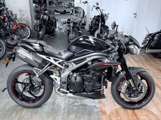 2018 Triumph Speed Triple, чёрный, 999000 рублей, вид 3