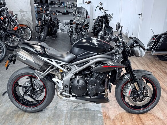 2018 Triumph Speed Triple, чёрный, 999000 рублей - вид 2