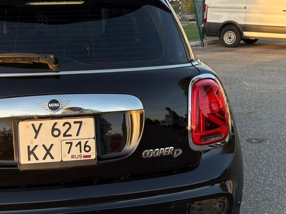 2020 Mini Hatch Cooper D III (F55/F56) Рестайлинг, чёрный, 1980000 рублей - вид 5