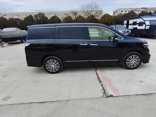 2019 Nissan Elgrand III (E52) Рестайлинг, чёрный, 2950000 рублей, вид 3