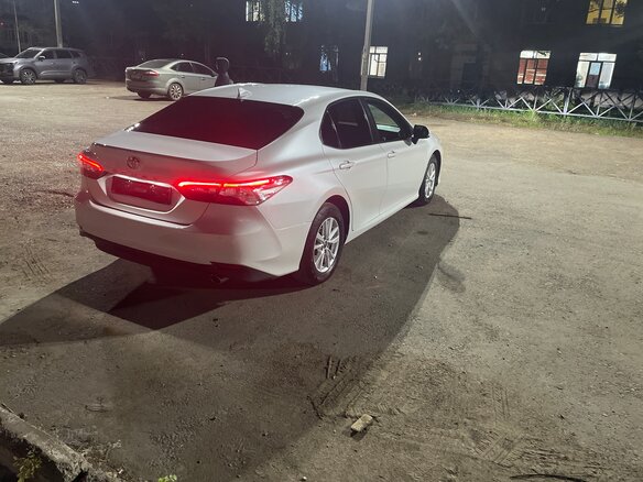 2020 Toyota Camry VIII (XV70), белый, 3230000 рублей - вид 8