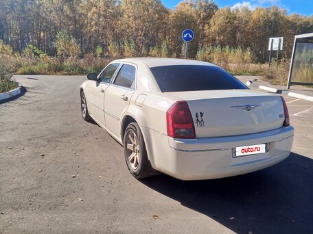 2007 Chrysler 300C I, белый, вид 3