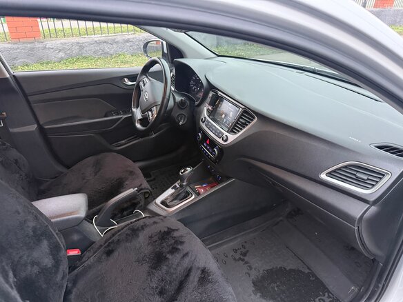 2018 Hyundai Solaris II, серебристый, 1400000 рублей - вид 13