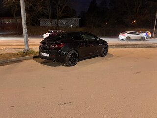 2013 Opel Astra GTC J Рестайлинг, чёрный, 700000 рублей, вид 2