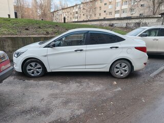 2015 Hyundai Solaris I Рестайлинг, белый, 650000 рублей, вид 5