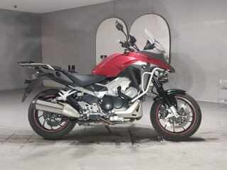 2015 Honda VFR 800, красный, 602000 рублей, вид 1