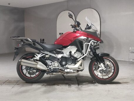 2015 Honda VFR 800, красный, 602000 рублей, вид 1