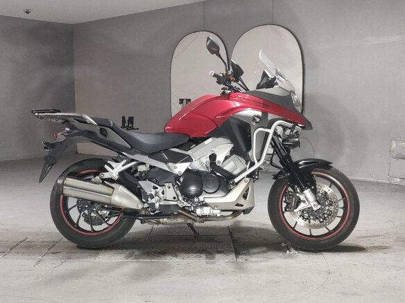 2015 Honda VFR 800, красный, 602000 рублей