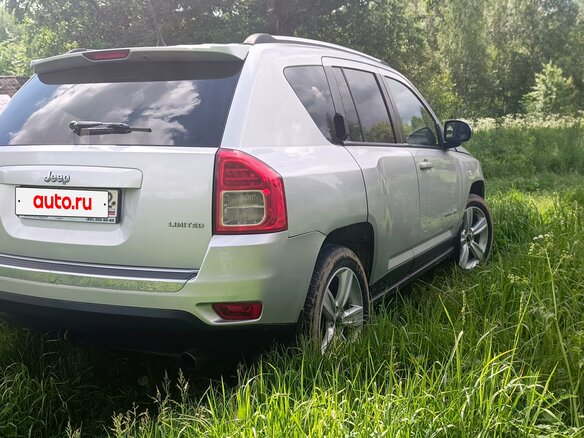 2011 Jeep Compass I Рестайлинг, серебристый, 900000 рублей - вид 11