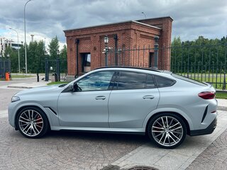 2023 BMW X6 40i III (G06) Рестайлинг, серый, 13000000 рублей, вид 3