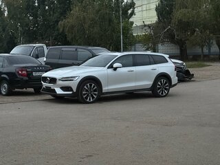 2020 Volvo V60 Cross Country II, белый, 4300000 рублей, вид 5
